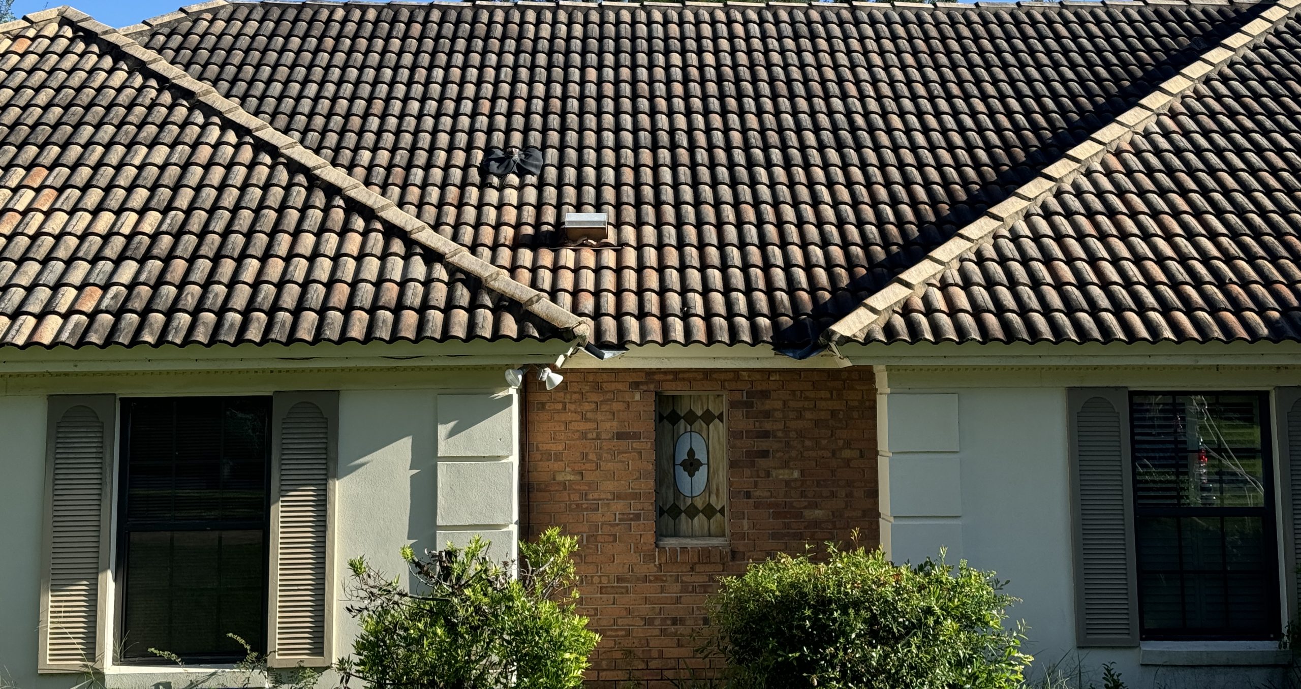 Soft Wash Transformation Unveiled in Sweetwater Club, Wekiva Springs - Before