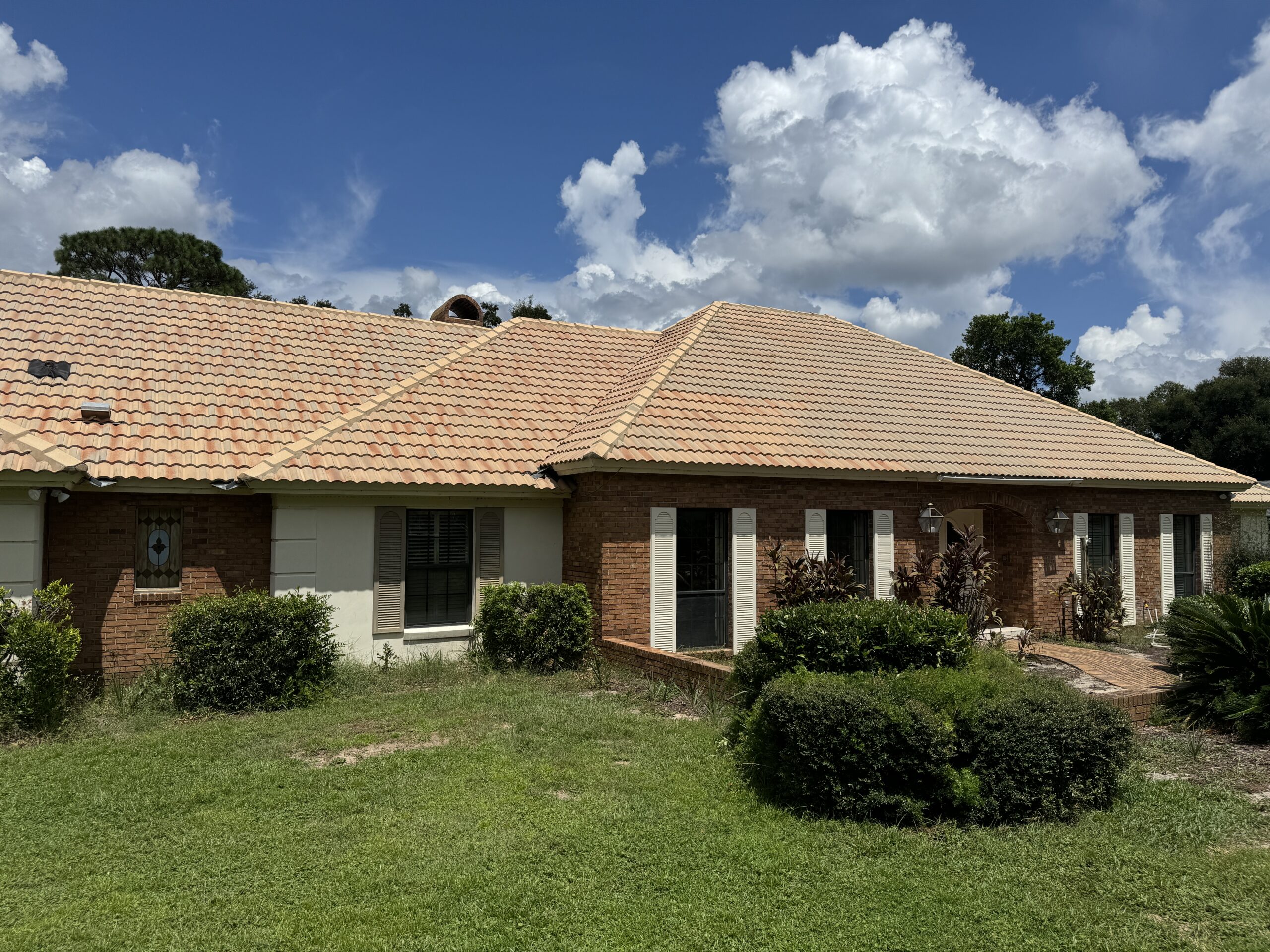 Soft Wash Transformation Unveiled in Sweetwater Club, Wekiva Springs